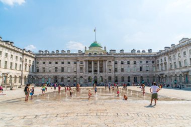 Londra, İngiltere - 27 Ağustos 2019: Somerset House neoklasik bir b