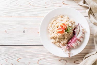 Kalamarlar veya ahtapot risotto