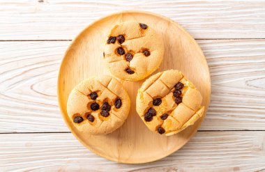 kuru üzüm ile sünger fincan kek