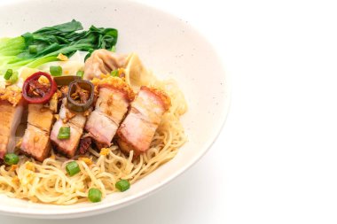 gevrek domuz yağı ve mantı ile yumurta şehriye çorbası