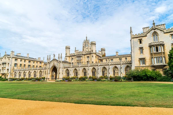 Bella architettura St. John's College a Cambridge — Foto Stock