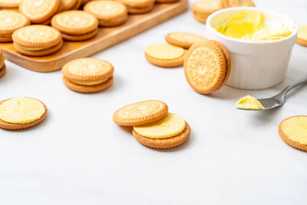 Cookies with butter cream — Stock Photo, Image