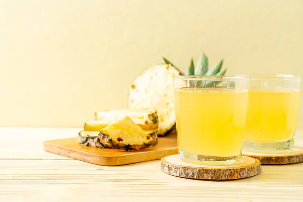 Suco de abacaxi fresco — Fotografia de Stock