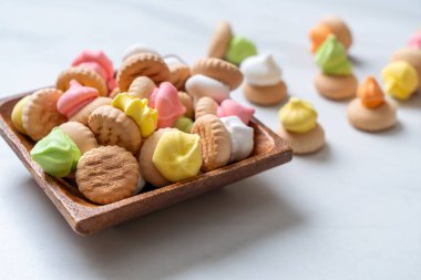 renkli şeker ile bisküvi ekmek