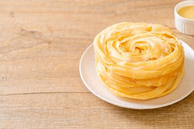 Kızarmış gevrek roti hamur