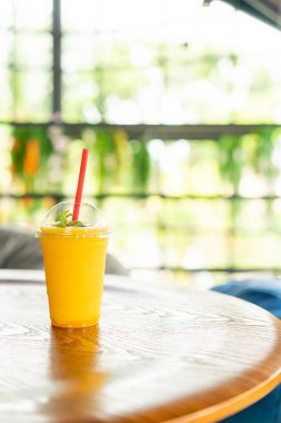 Mango smoothies cam Cafe 