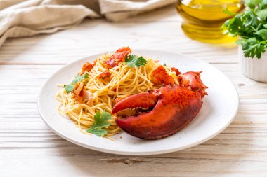 Makarna all'astice veya ıstakoz spagetti