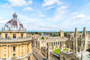 Radcliffe Kamera ve Oxfo Üniversitesi'nde Tüm Souls College