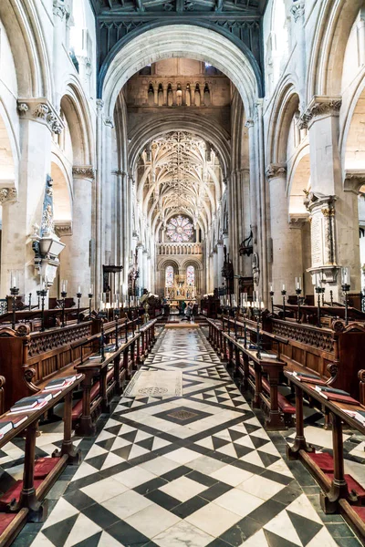 ОКСФОРД, Великобритания - 29 августа 2019 года: настоятель университетской церкви Святого М. — стоковое фото