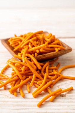 sarımsak bisküvi ekmek çubuğu