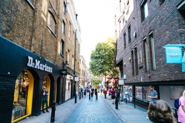 Londra - İngiltere - 27 Ağustos 2019: L'deki Covent Garden pazarının görünümü
