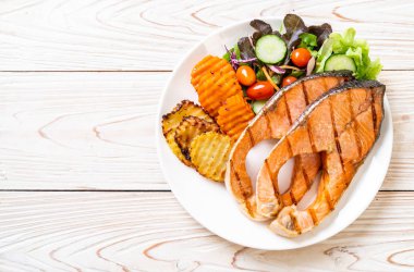 sebze ile ızgara somon biftek fileto