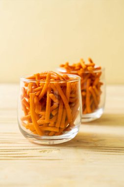 sarımsak bisküvi ekmek çubuğu