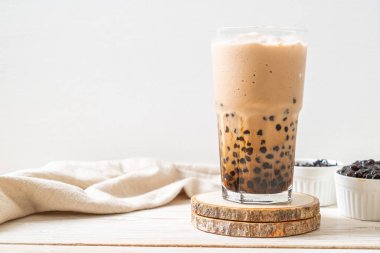 Kabarcıklar ile Tayvan süt çayı