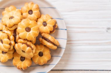 ananas reçeli ile bisküvi