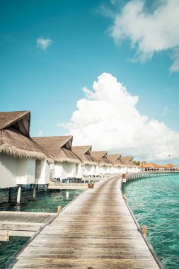 plaj ve deniz ile tropikal Maldivler tatil otel ve ada