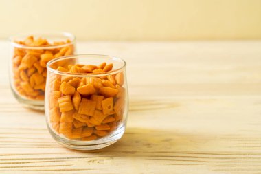 sarımsak bisküvi ekmek çubuğu