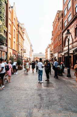 Londra - İngiltere - 27 Ağustos 2019: L'deki Covent Garden pazarının görünümü