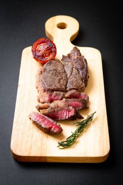 Izgara orta nadir sığır eti biftek