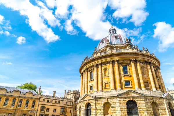 Radcliffe Camera i wszystkie dusze kolegium na Uniwersytecie w Oxfo — Zdjęcie stockowe