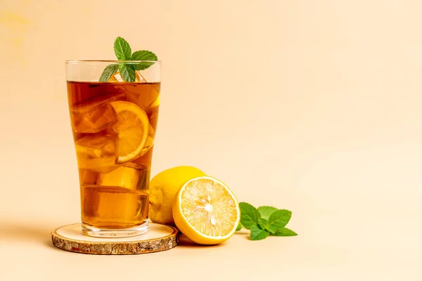 Ποτήρι Παγωμένο Λεμόνι τσάι — Φωτογραφία Αρχείου
