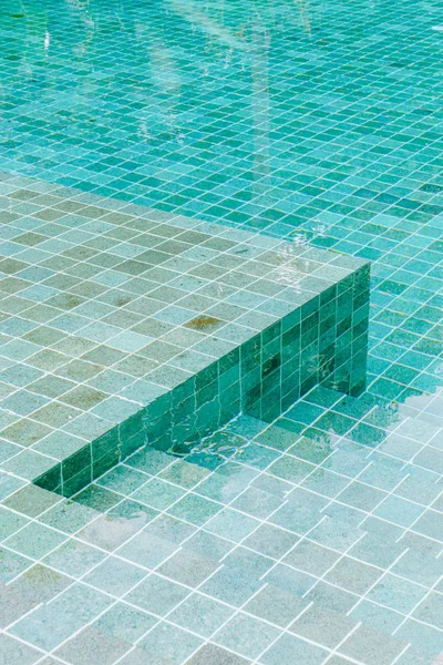 Escada na piscina — Fotografia de Stock