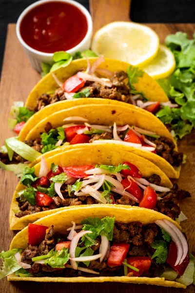 Taco's met vlees en groenten — Stockfoto