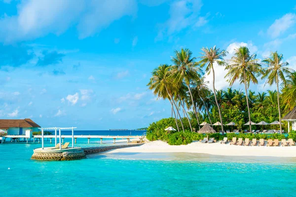 Tropical Maldives resort hotel and island with beach and sea for — Stock Photo, Image