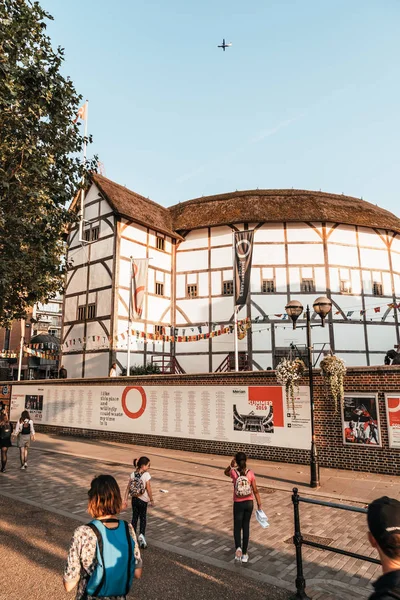 London, UK - AUG 27 2019: Shakespeare's Globe is a reconstructio — Stock Photo, Image