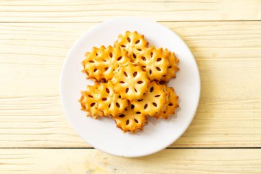 ananas reçel ile bisküvi