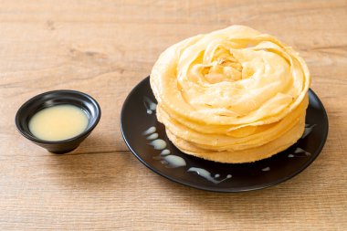 Kızarmış gevrek roti hamur