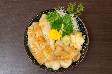 engawa pirinç kase (donburi tepesinde)