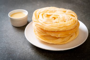 Kızarmış gevrek roti hamur