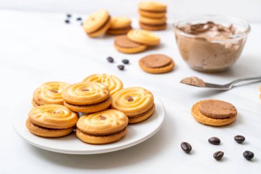 kahve kremalı kurabiyeler