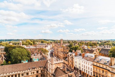 Oxford, Uk - 29 Ağustos 2019: High angle view of High Street 