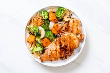 çukurunu tavuk göğsü biftek sebze ile