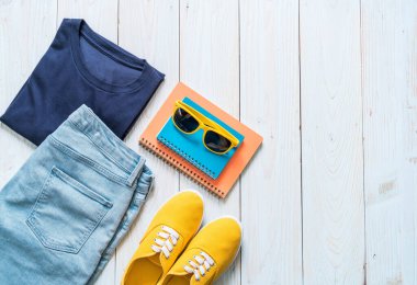 Gezgin, yaz tatili erkekler rahat kıyafetler