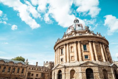 Radcliffe Kamera ve Oxfo Üniversitesi'nde Tüm Souls College