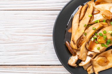 tavada kızartılmış Kral istiridye, istiridye soslu mantar