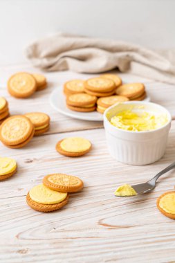 tereyağı krema ile çerezleri