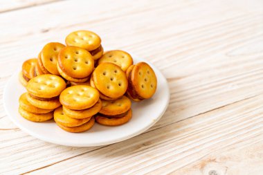 ananas reçel ile bisküvi