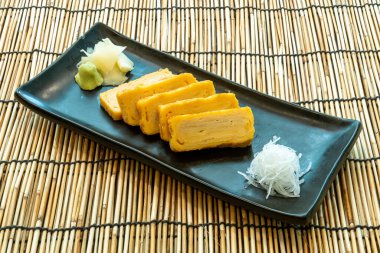 tabakta tatlı yumurta - Japon gıda tarzı