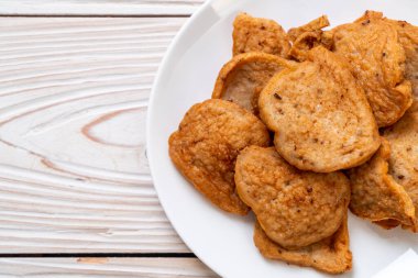 Vietnamca domuz sosisi kızarmış