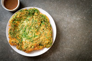  Kızarmış yumurta ve baharatlı karides hamur tırmanma