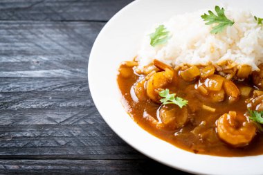 Pirinç Köri soslu karides