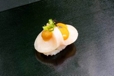 taze midye Sushi veya Hotate suşi