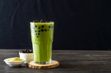 kabarcık ile yeşil çay latte