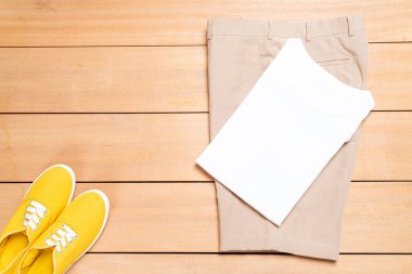 Güzel rahat erkek giyim ve moda seti 