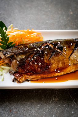 Teriyaki soslu ızgara Saba balık biftek