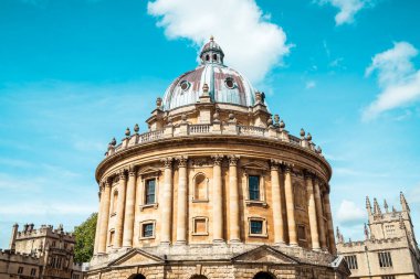 Radcliffe Kamera ve Oxfo Üniversitesi'nde Tüm Souls College